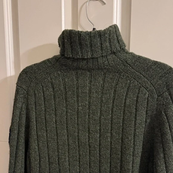 Abercrombie & Fitch Men's Olive Green Ribbed Turtleneck Sweater - Picture 8 of 10